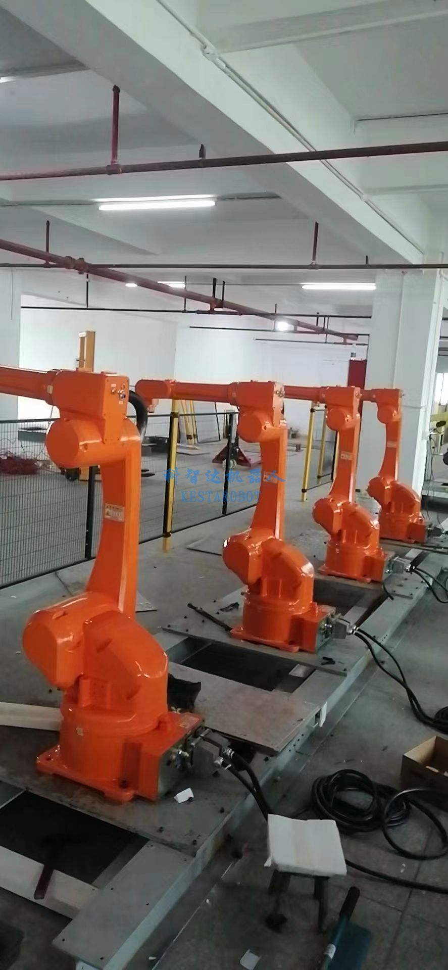 4臺噴涂機(jī)器人本體出貨(圖1) 4臺噴涂機(jī)器人本體出貨(圖1)